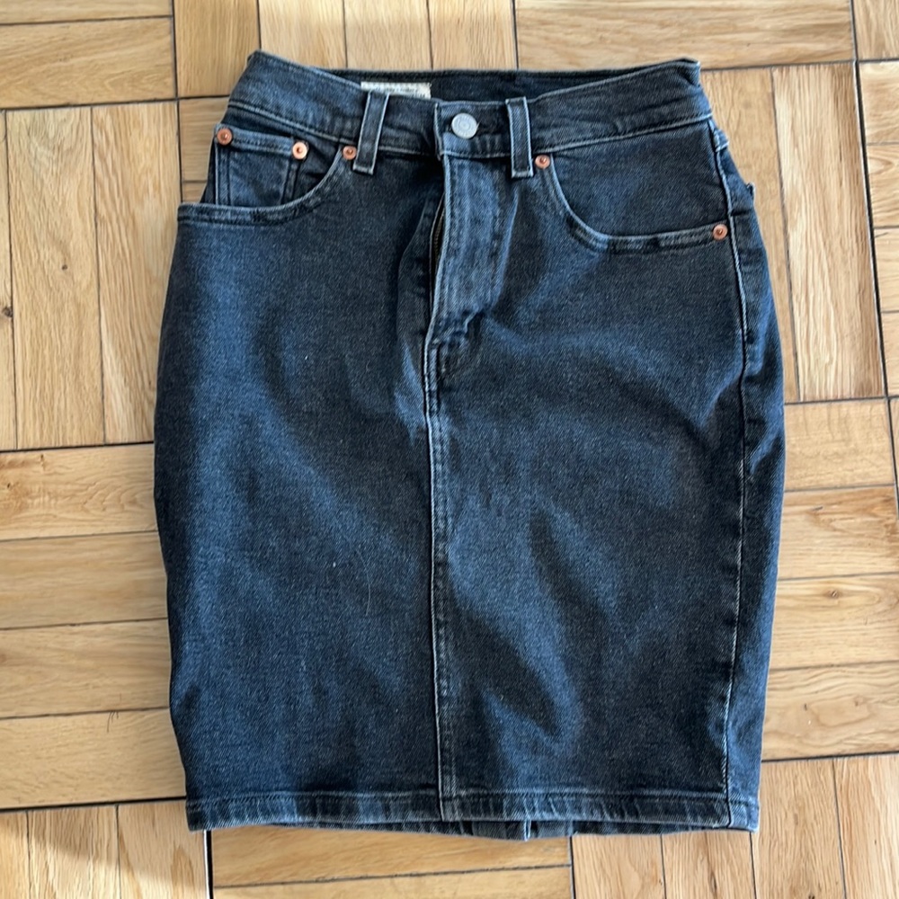 Levi’s Gray Pencil Skirt Denim 24